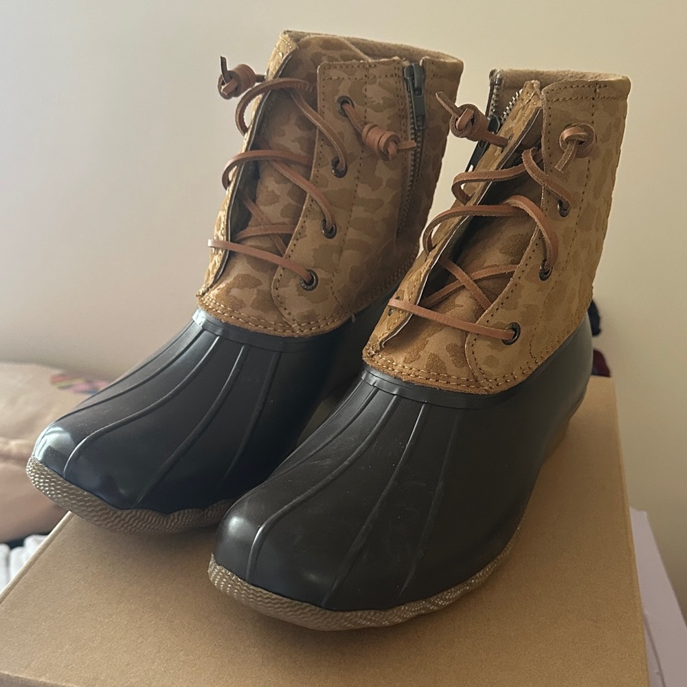 Sperry Tan and Black Lace-Up Boots